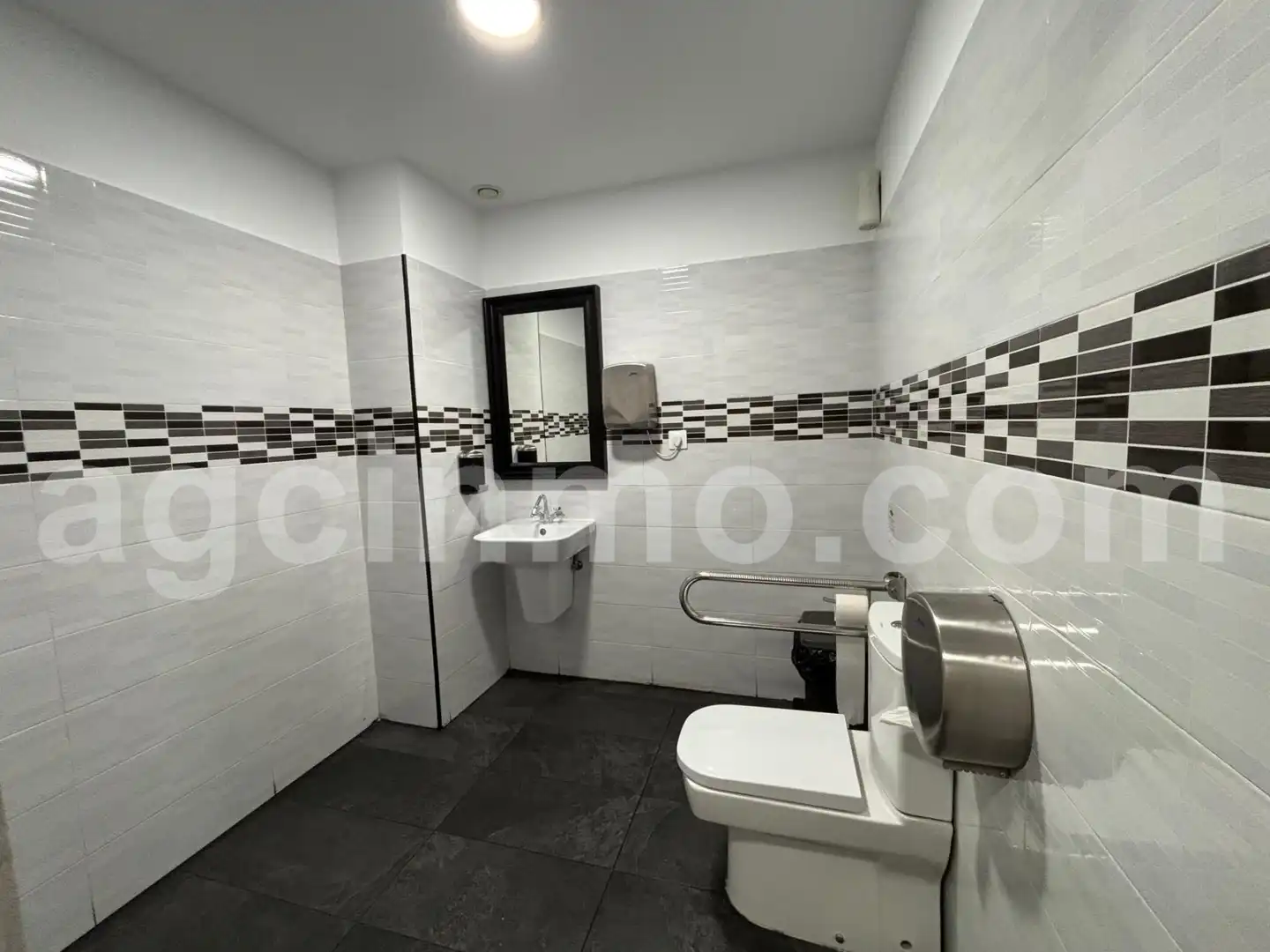 Local comercial en traspaso en Calle Calle del Kilimanjaro, imagen 13