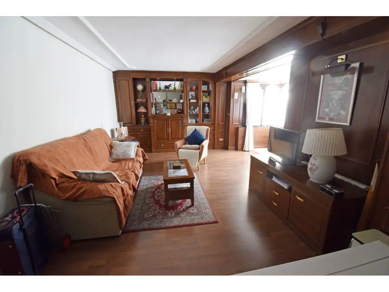 Sala d'estar de Pis en venda en León Capital  amb Calefacció, Terrassa i Moblat