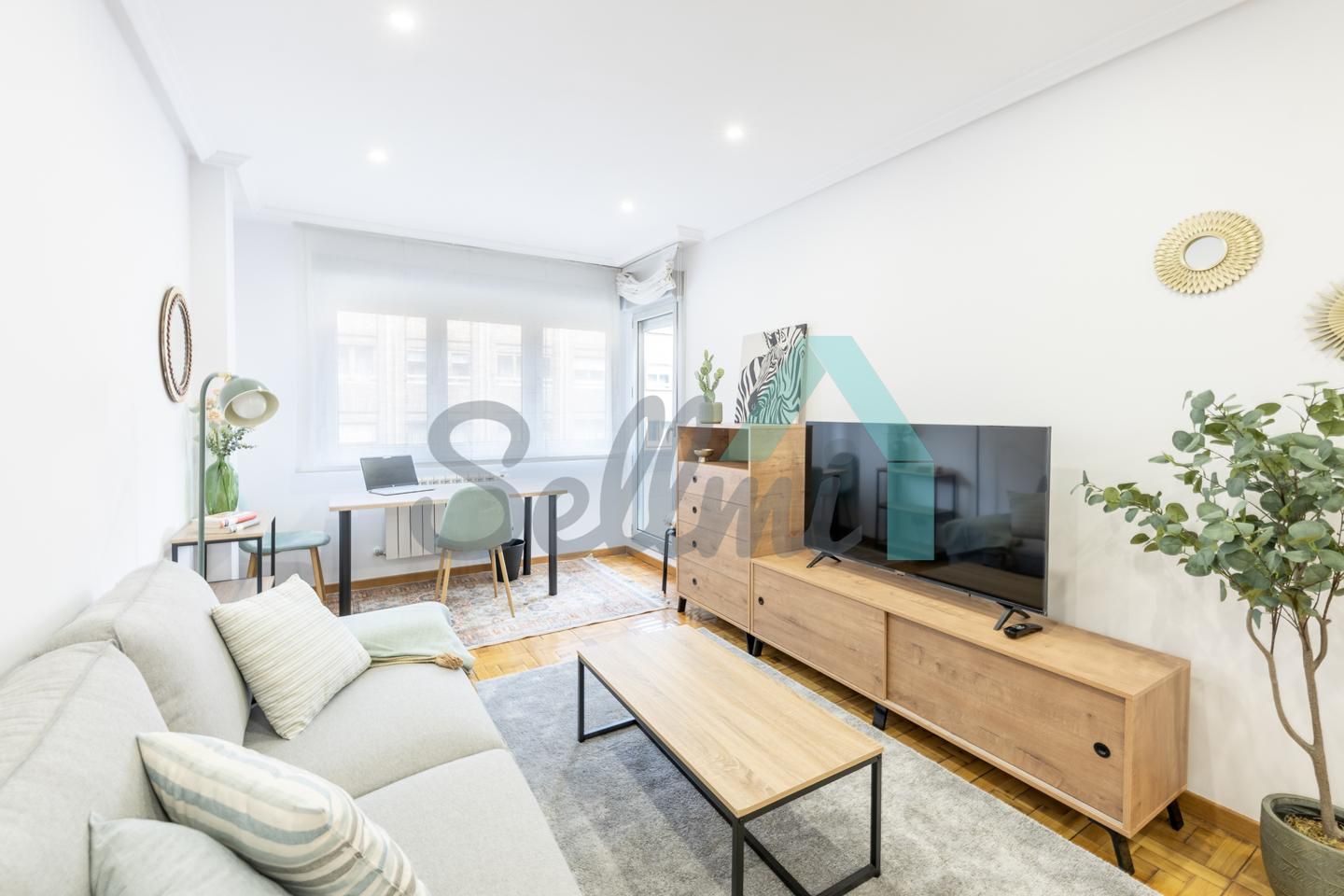 Living room of Flat to rent in Oviedo   with Heating, Parquet flooring and Terrace