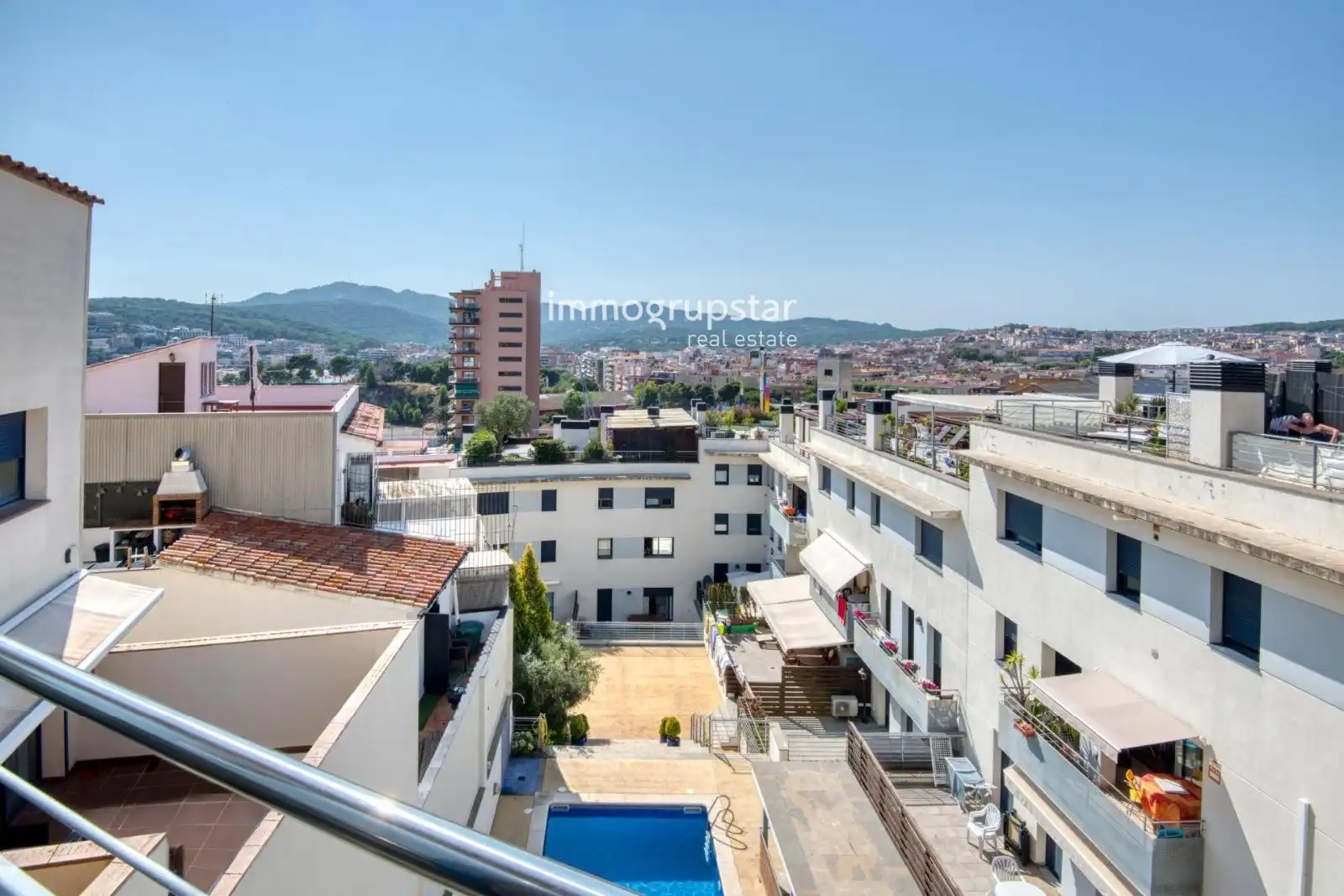 Vista exterior de Dúplex en venda en Sant Feliu de Guíxols amb Calefacció, Terrassa i Piscina