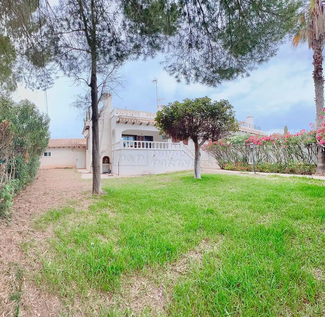 Jardí de Casa o xalet en venda en Orihuela amb Terrassa, Moblat i Balcó
