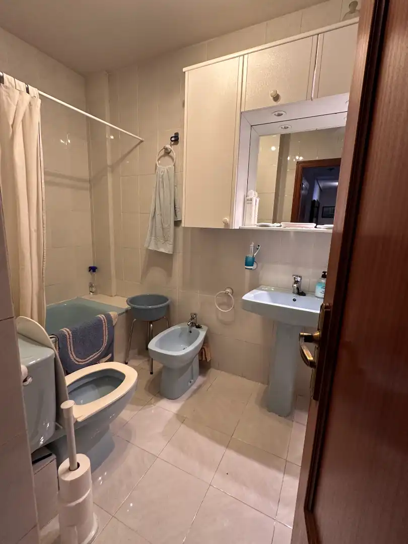 Badezimmer von Wohnung zum Verkauf in Cuenca mit Heizung, Parkett und Terrasse