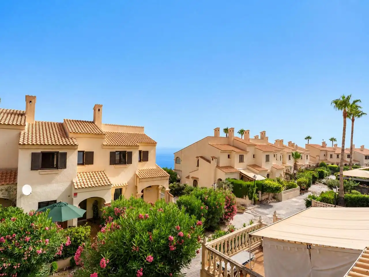 Exterior view of Detached homes for sale in Santa Pola  with Air Conditioner, Private garden and Parquet flooring