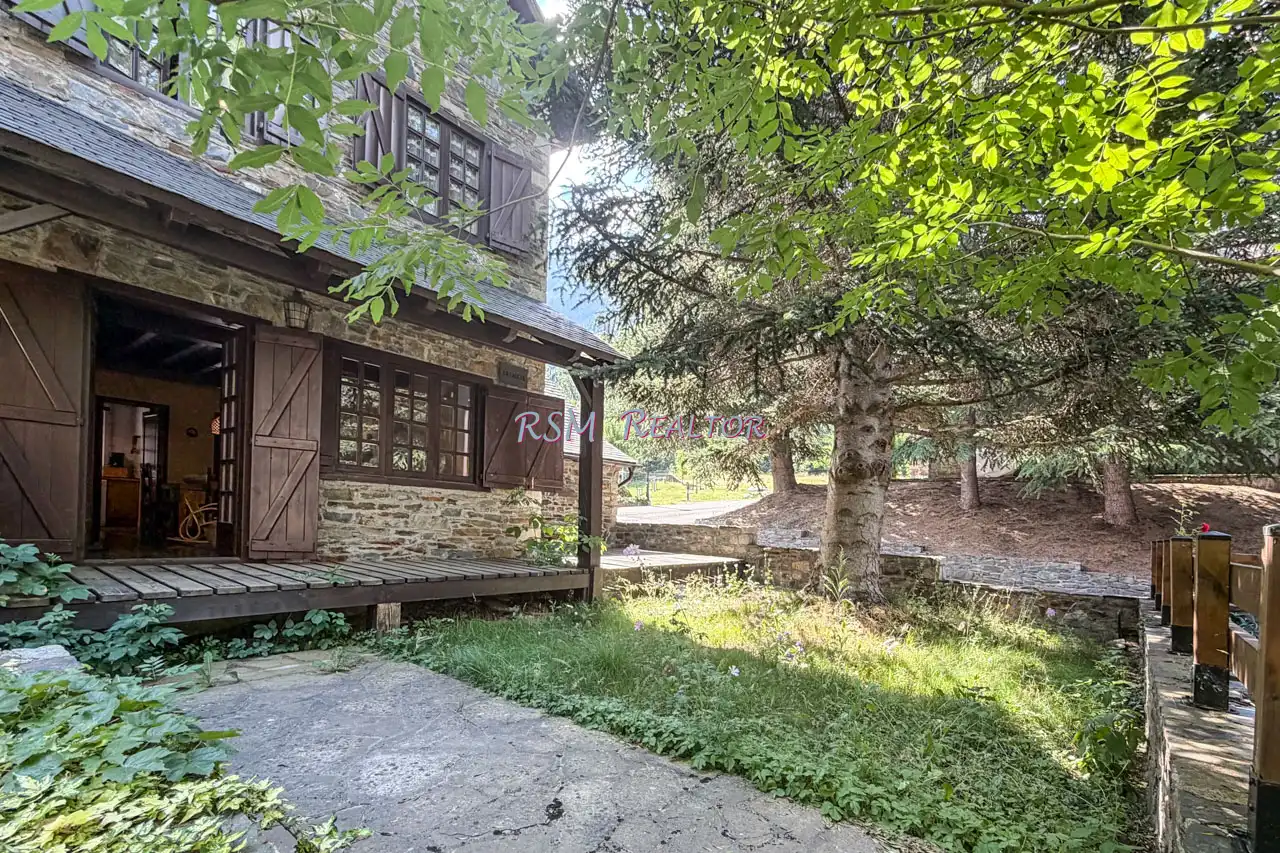 Vista exterior de Casa o xalet en venda en Vielha e Mijaran amb Calefacció, Jardí privat i Parquet