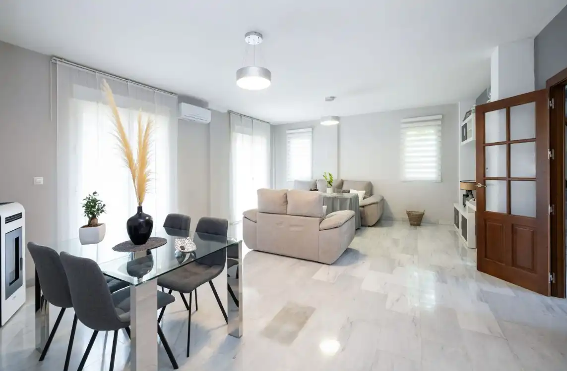 Sala de estar de Casa o chalet en venta en La Zubia con Aire acondicionado, Calefacción y Jardín privado