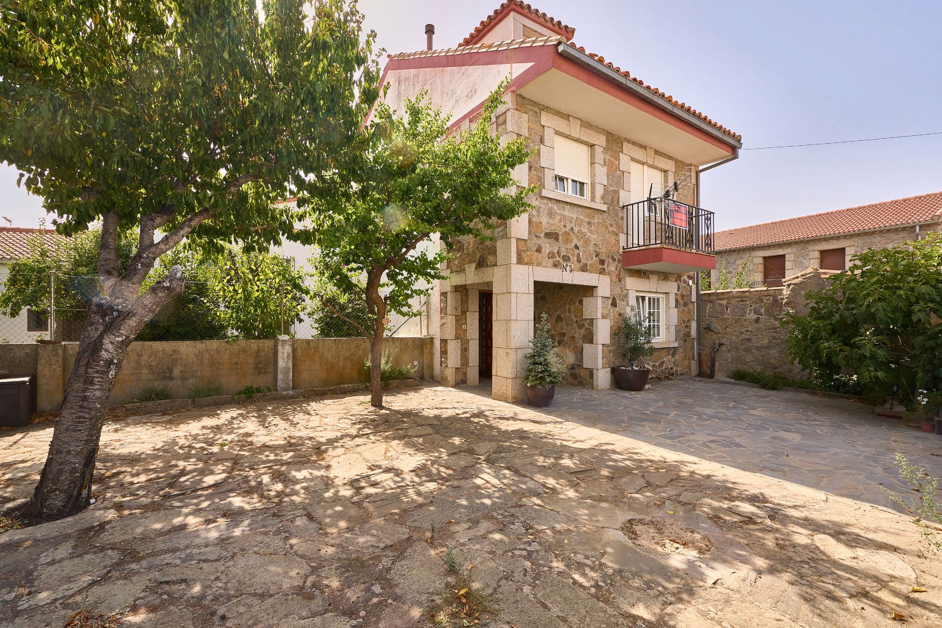 Exterior view of House or chalet for sale in Gallegos de Solmirón  with Heating, Private garden and Parquet flooring