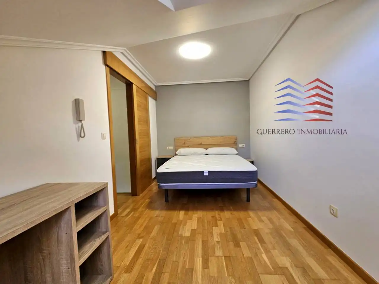 Schlafzimmer von Maisonette zur Miete in Ourense Capital  mit Heizung, Parkett und Möbliert