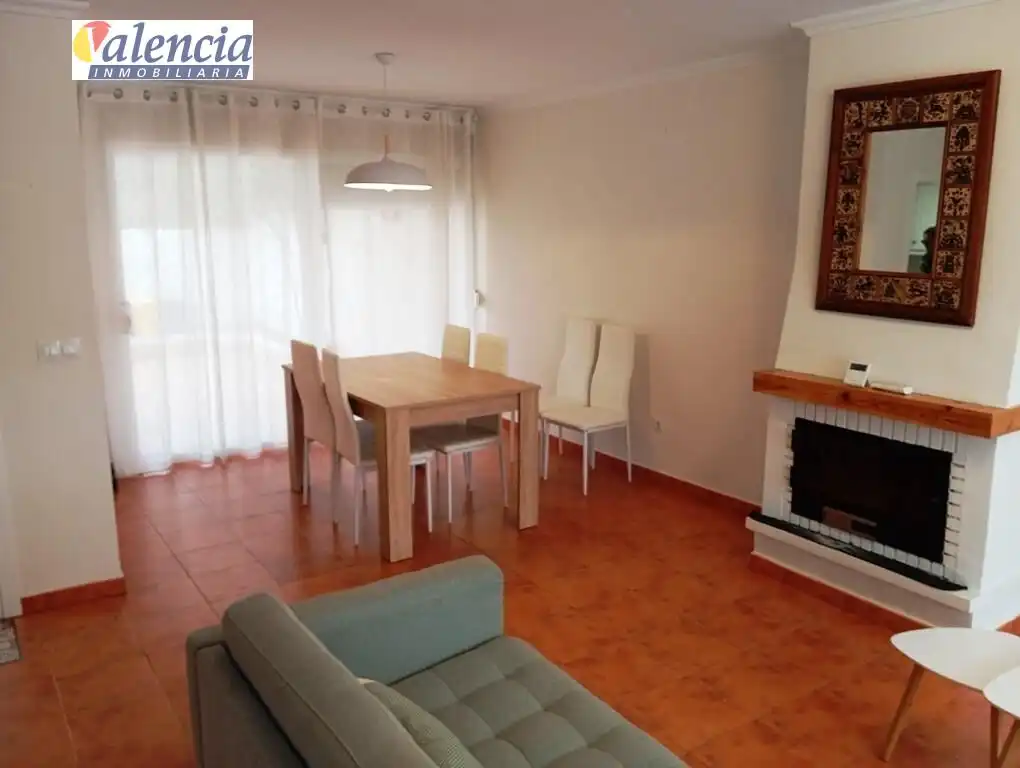 Sala d'estar de Casa adosada en venda en Bétera amb Jardí privat, Terrassa i Balcó