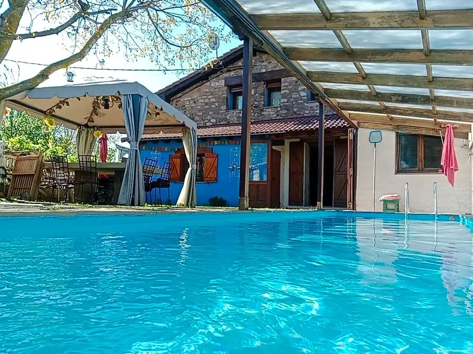 Piscina de Casa o chalet en venta en Hermandad de Campoo de Suso con Terraza, Piscina y Amueblado