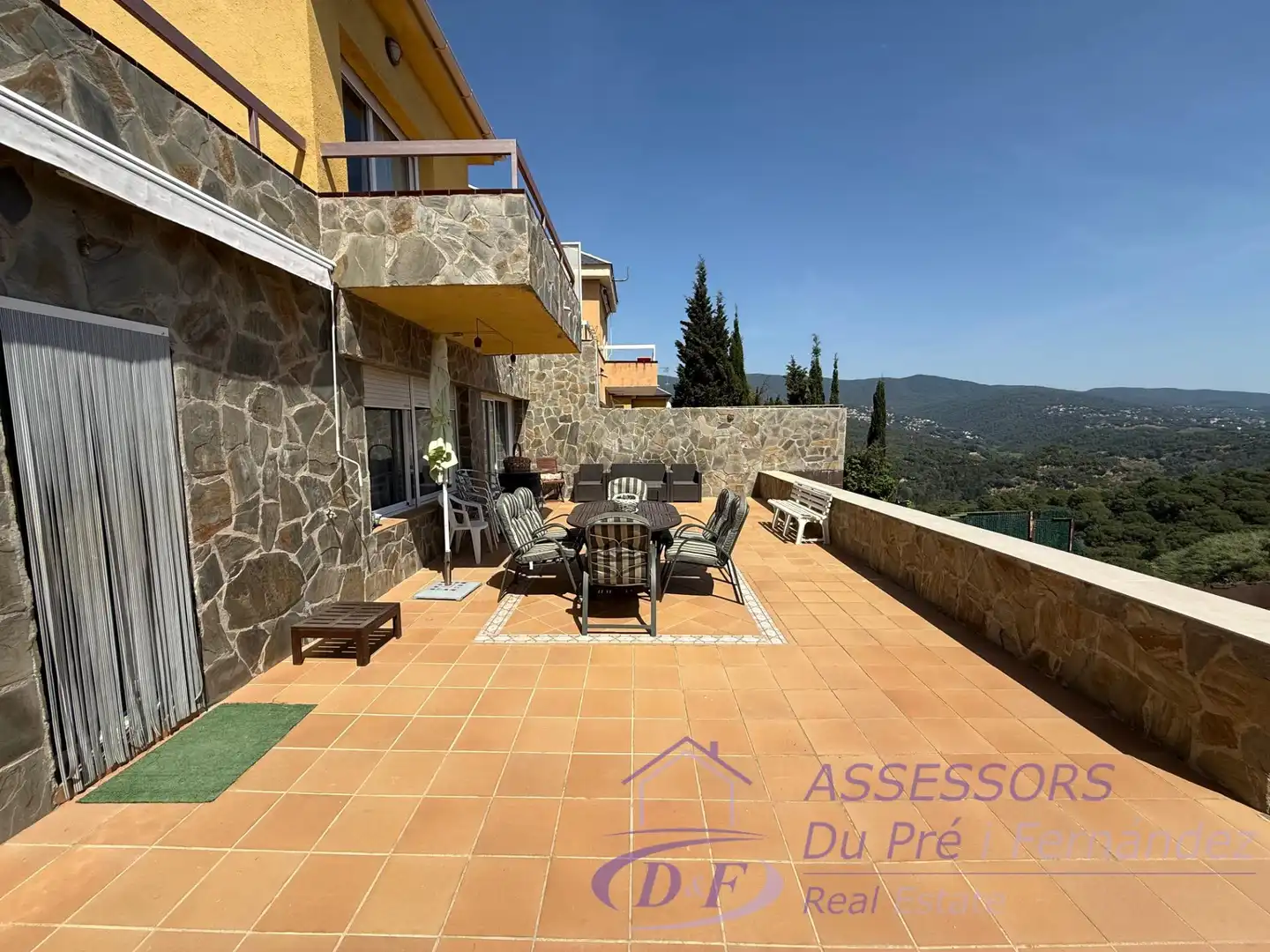 Casa aparellada amb terrassa en venda a Sant Cebrià de Vallalta, imagen 3