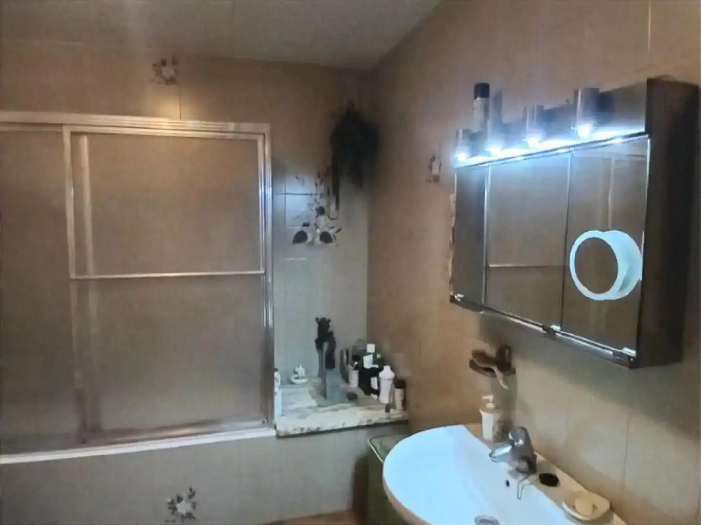 Badezimmer von Wohnung zum Verkauf in Mataró mit Privatgarten