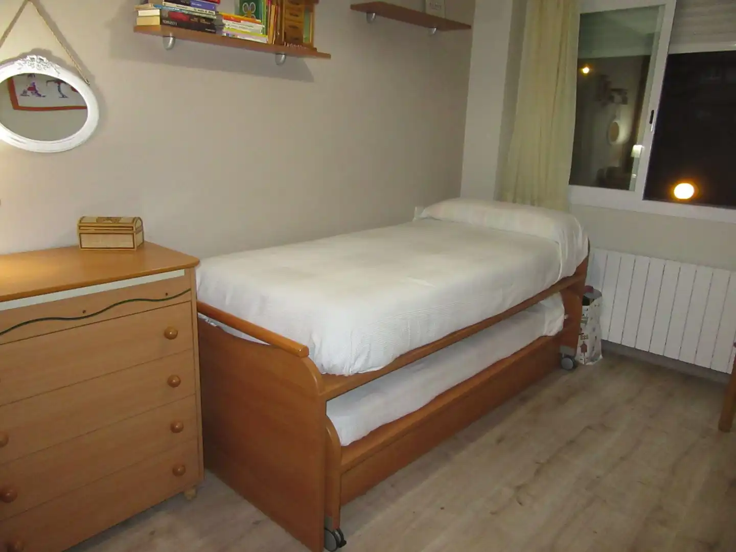 Dormitori de Apartament en venda en Sabiñánigo amb Calefacció, Terrassa i Traster
