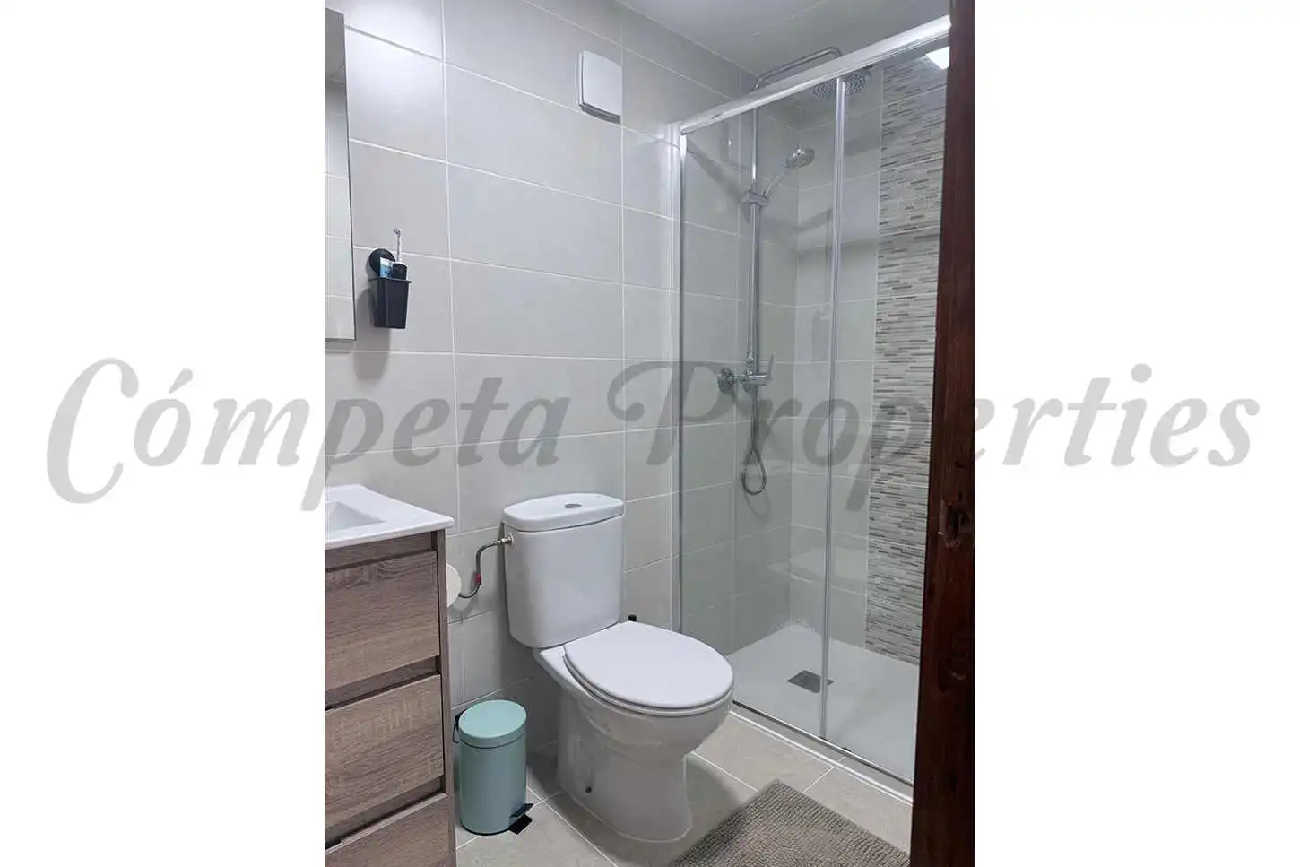 Bathroom of Study for sale in Nerja  with Air Conditioner, Terrace and Furnished