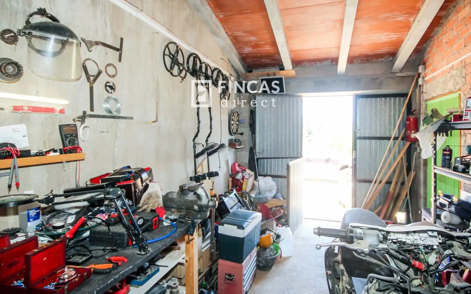 Country homes for sale in Cretas  with Air Conditioner