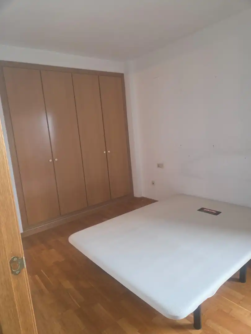 Bedroom of Flat for rent in Valencia  with Air Conditioner, Parquet flooring and Balcony