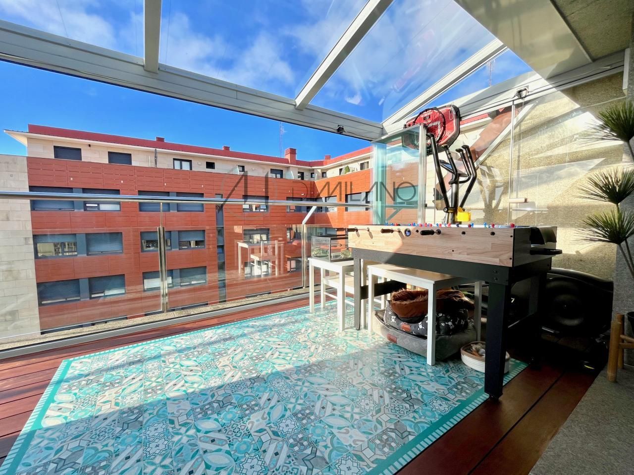 Terraza de Ático en venta en Vigo  con Calefacción, Parquet y Terraza