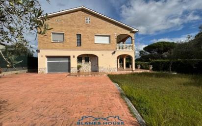 Vista exterior de Casa o xalet en venda en Tordera amb Calefacció, Jardí privat i Terrassa