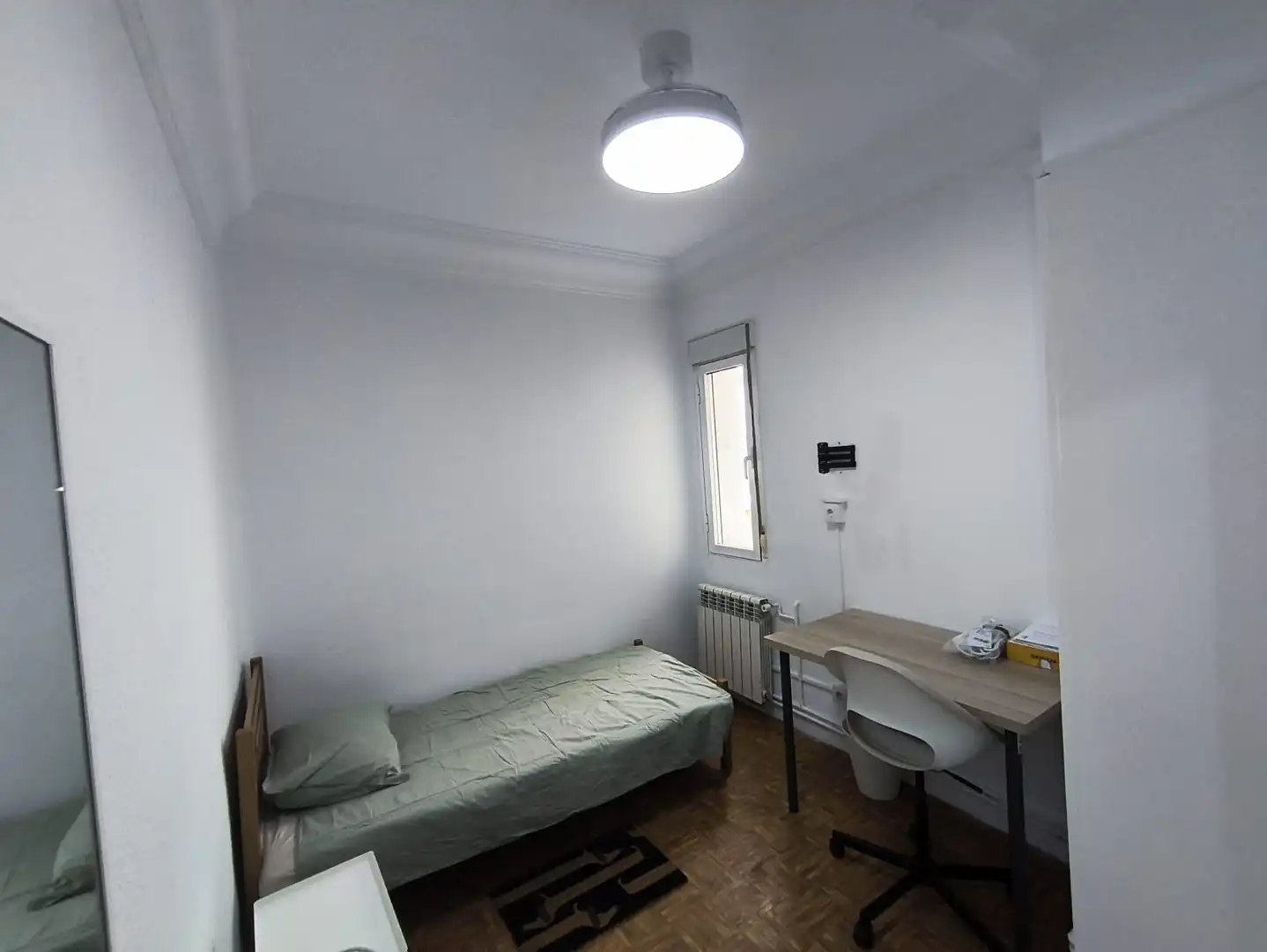 Habitación de Piso para compartir en Madrid con Calefacción, Amueblado y Horno