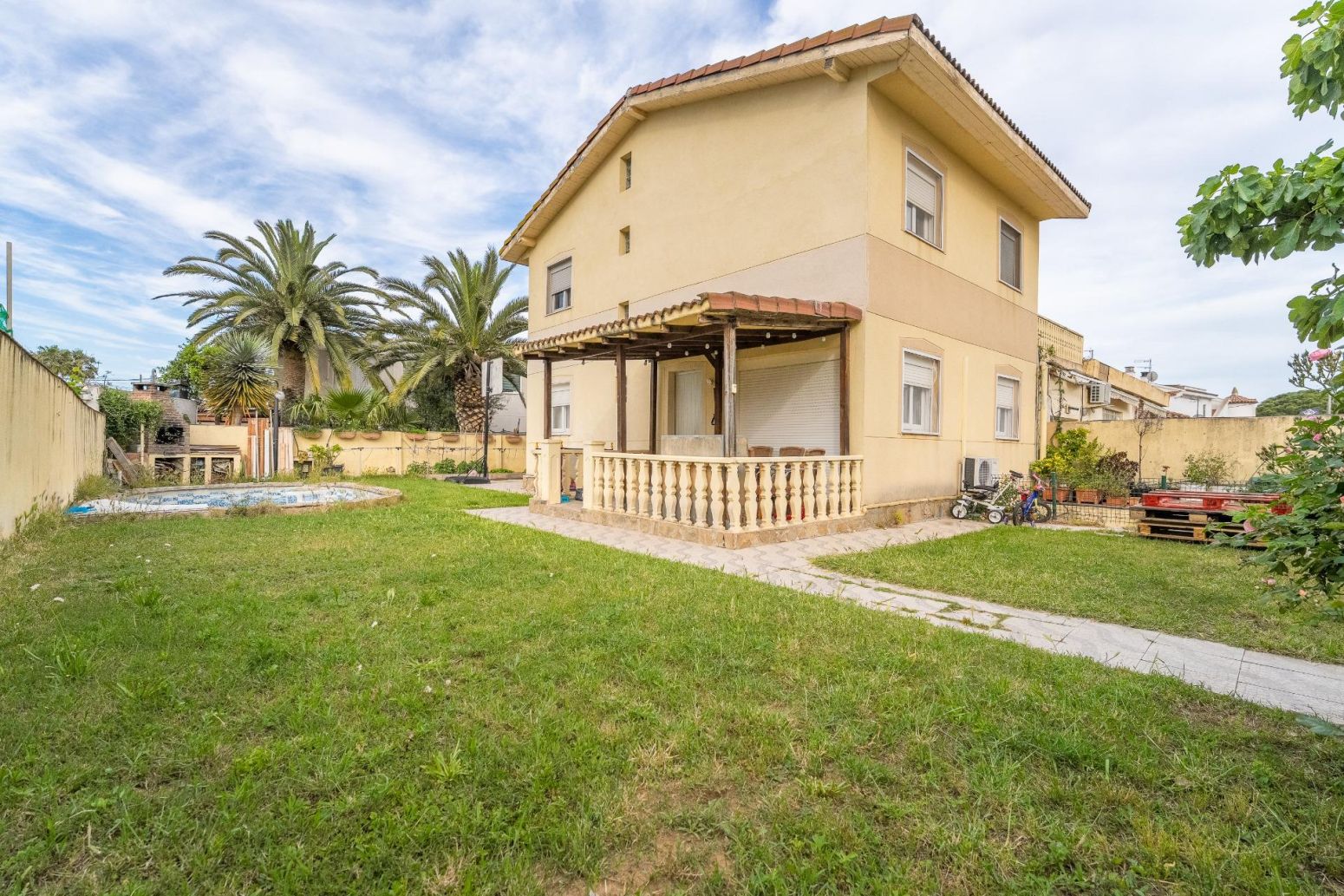Vista exterior de Casa o xalet en venda en Cambrils amb Aire condicionat, Parquet i Terrassa