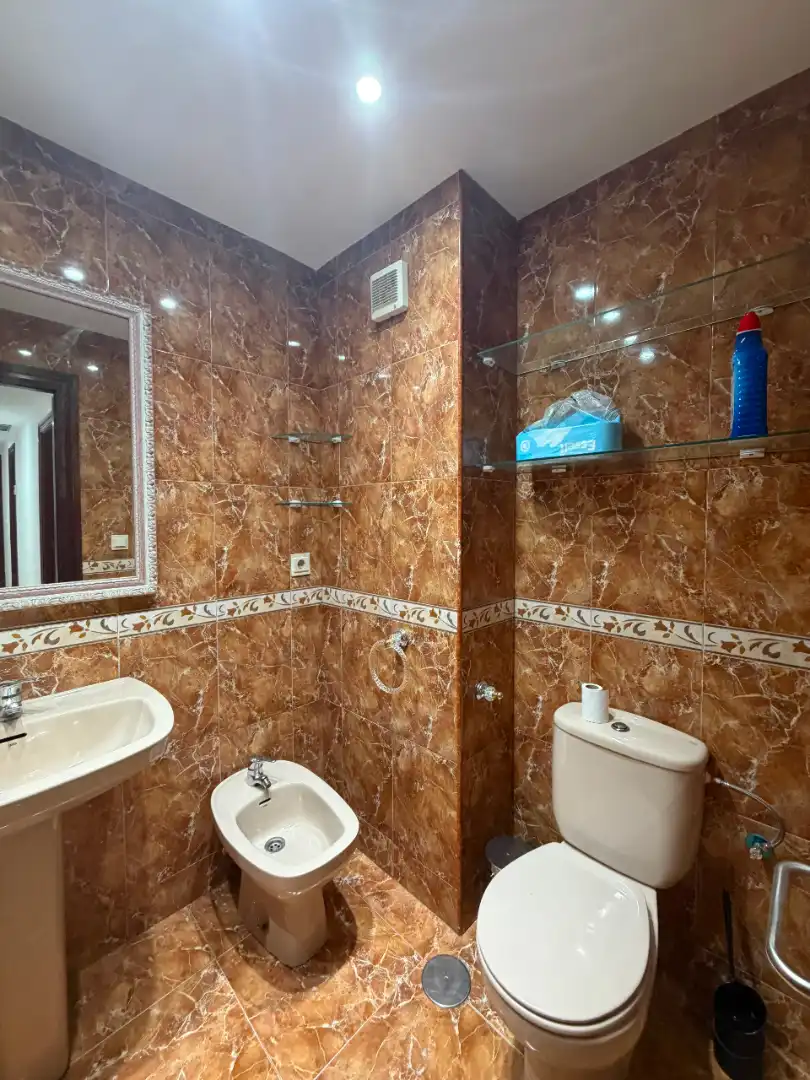 Baño de Piso de alquiler en Córdoba con Aire acondicionado, Calefacción y Amueblado