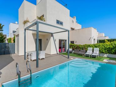 Villa avec balcon à vendre à Ciudad Quesada