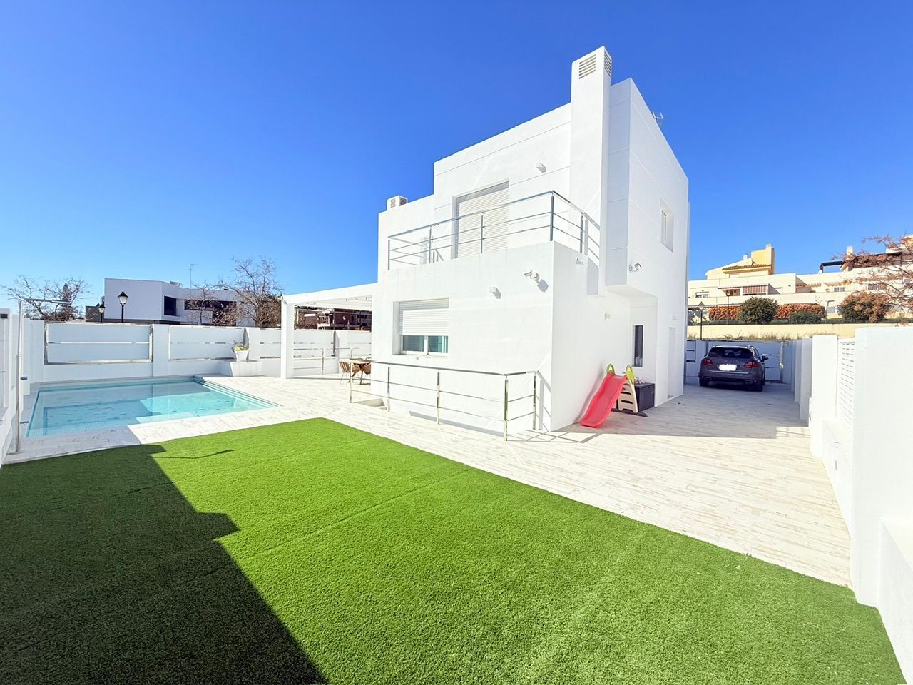 Exterior view of House or chalet for sale in Vélez-Málaga  with Air Conditioner, Heating and Private garden