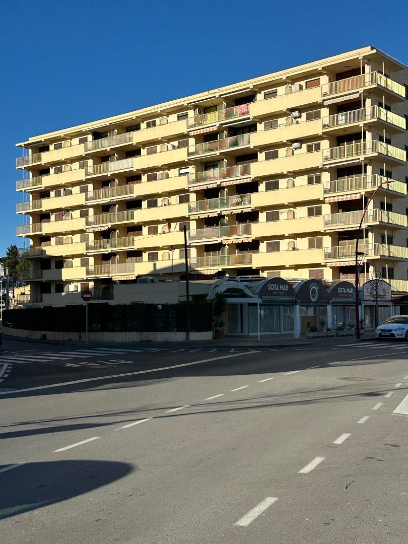 Vista exterior de Àtic en venda en L'Escala amb Calefacció, Terrassa i Moblat