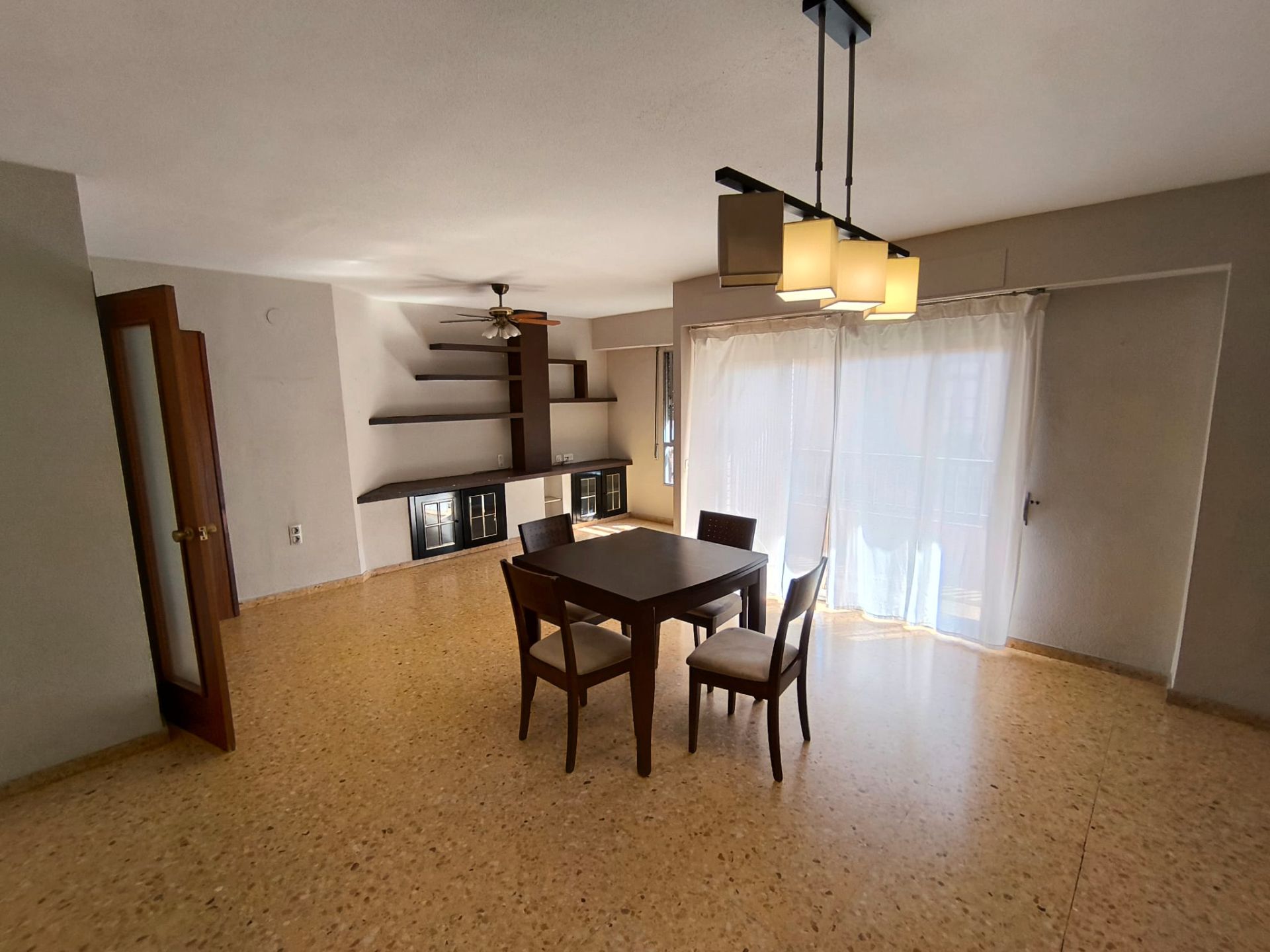 Comedor de Piso en venta en Burjassot con Terraza, Horno y Balcón