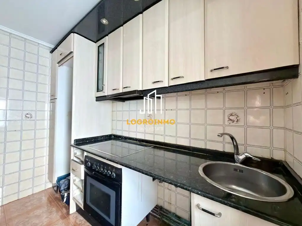 Cocina de Piso en venta en  Logroño con Calefacción y Balcón