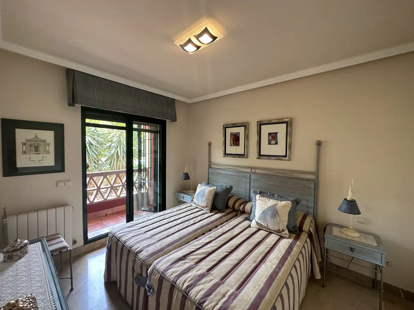 Dormitori de Casa adosada de lloguer en Marbella amb Aire condicionat, Jardí privat i Terrassa