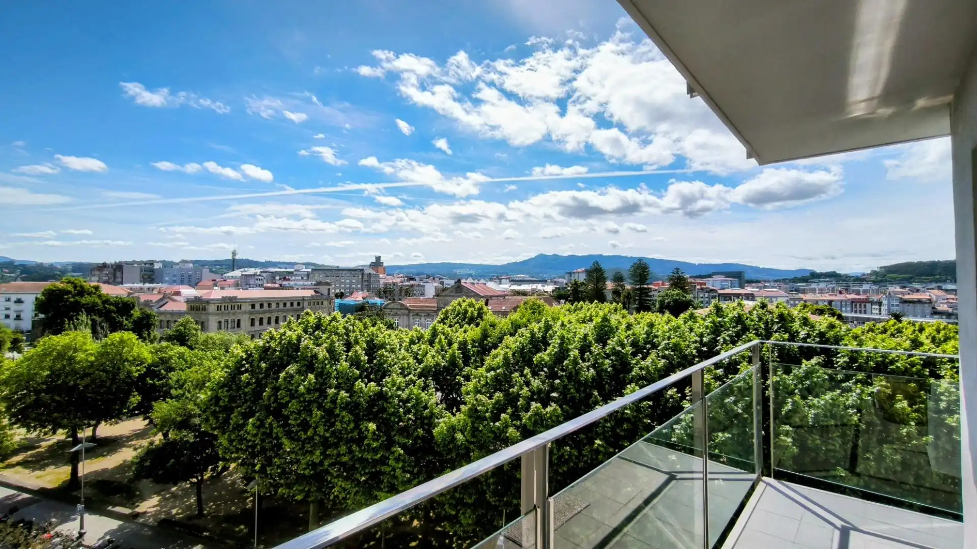 Terrassa de Pis en venda en Pontevedra Capital  amb Calefacció, Parquet i Moblat