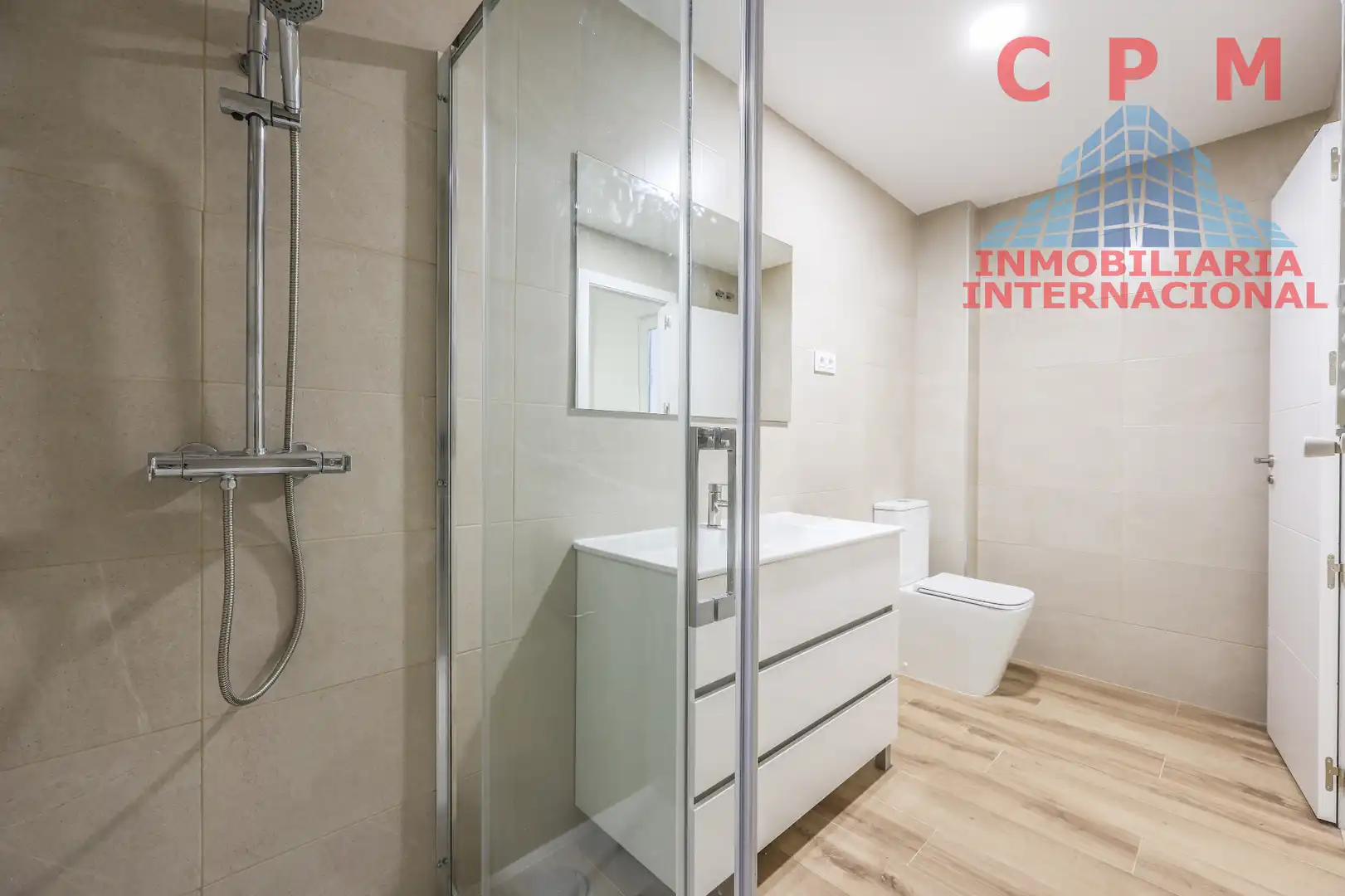 Badezimmer von Wohnung zur Miete in Madrid mit Klimaanlage, Heizung und Parkett