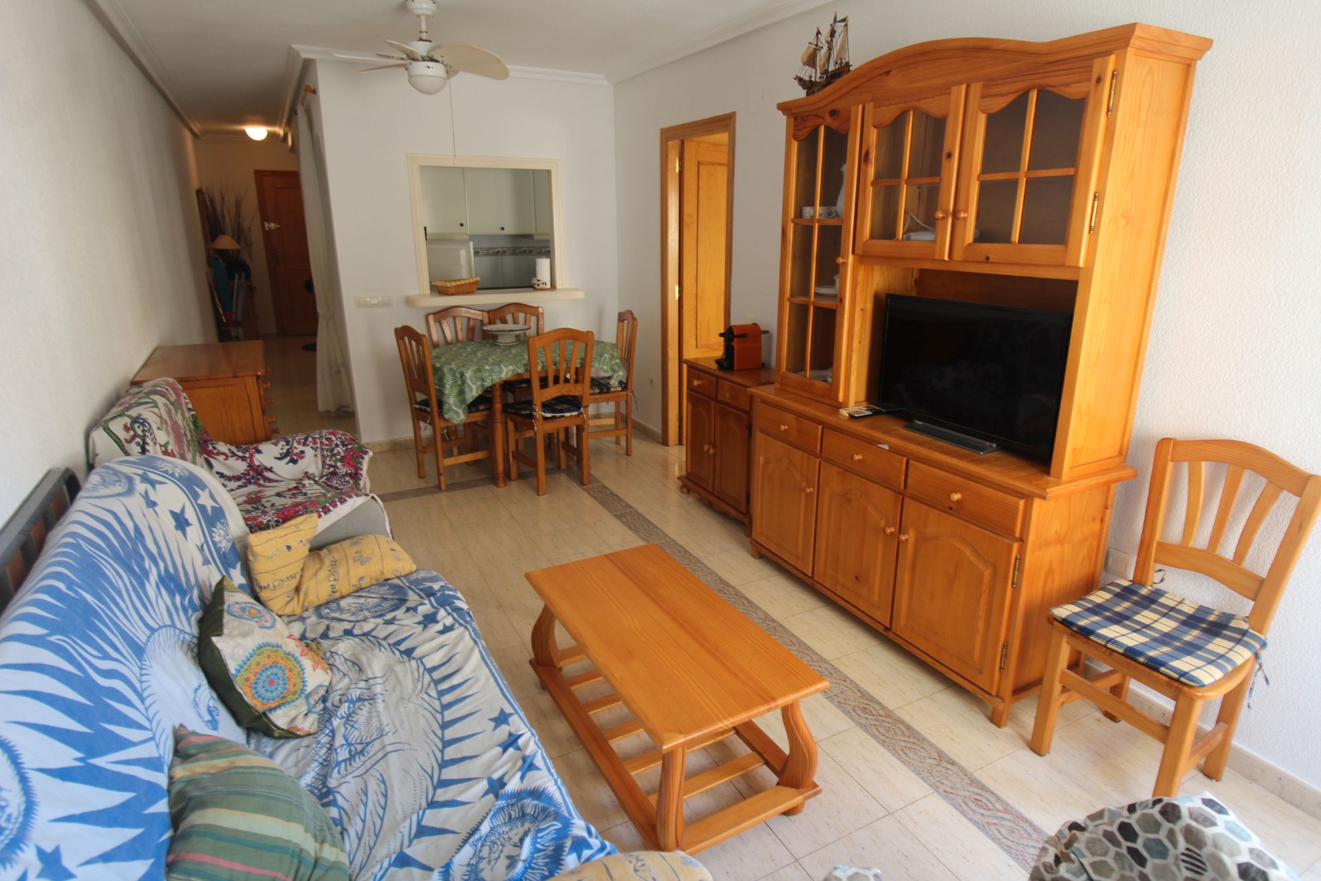Sala d'estar de Apartament de lloguer en Torrevieja amb Aire condicionat, Moblat i Rentadora