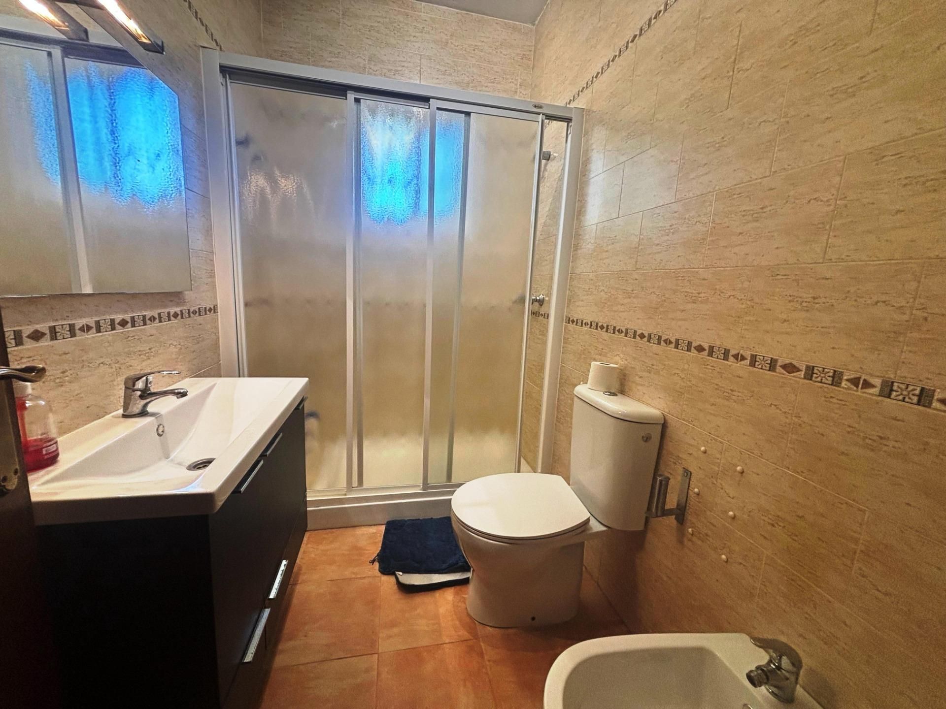Bathroom of House or chalet for sale in Espartinas  with Air Conditioner, Private garden and Storage room