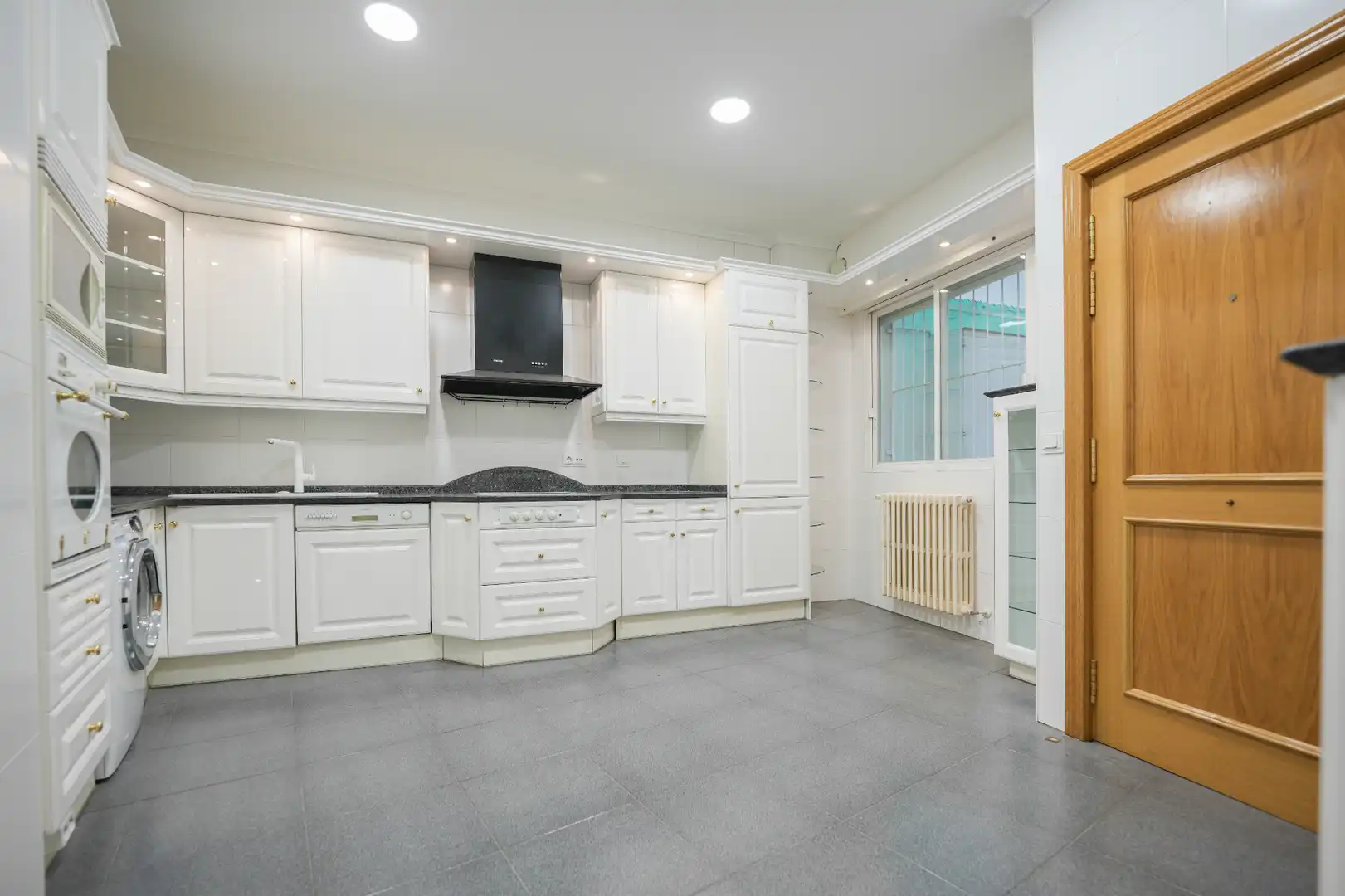Kitchen of Flat for sale in Valladolid  with Heating, Parquet flooring and Storage room