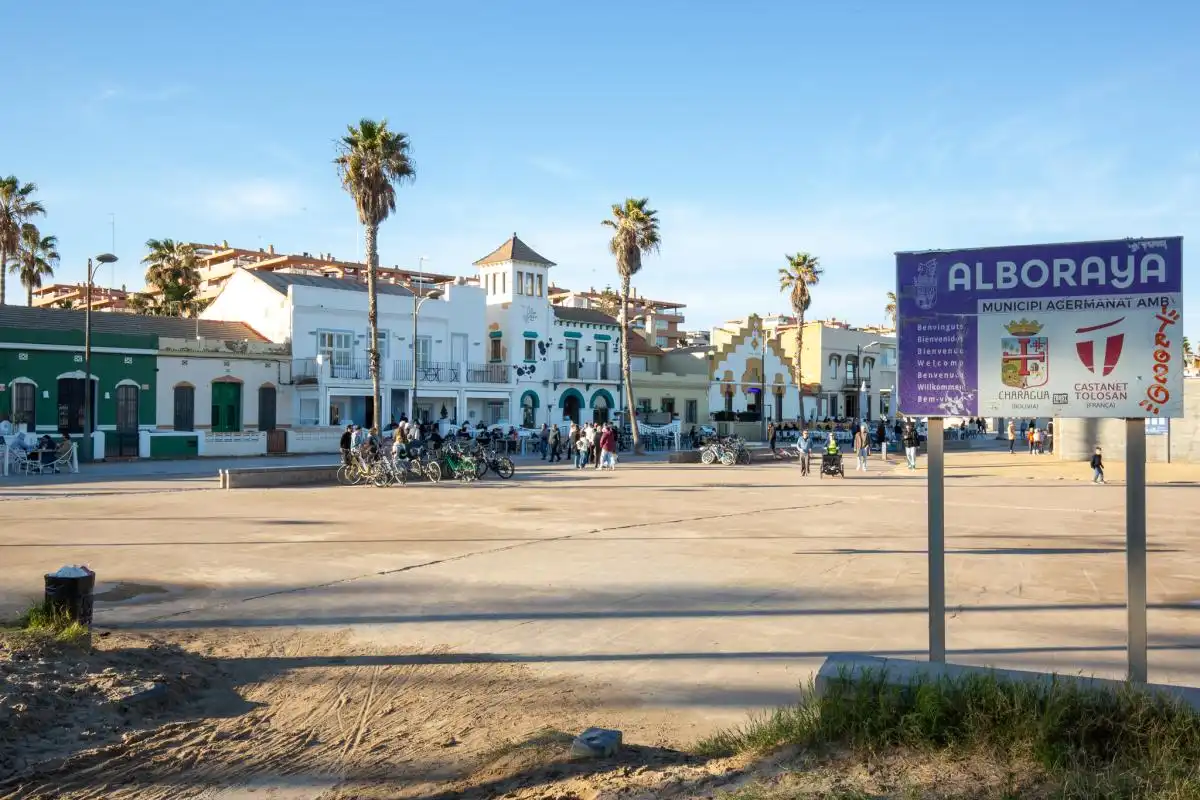 Außenansicht von Erdgeschoss zum Verkauf in Valencia mit Klimaanlage, Heizung und Terrasse