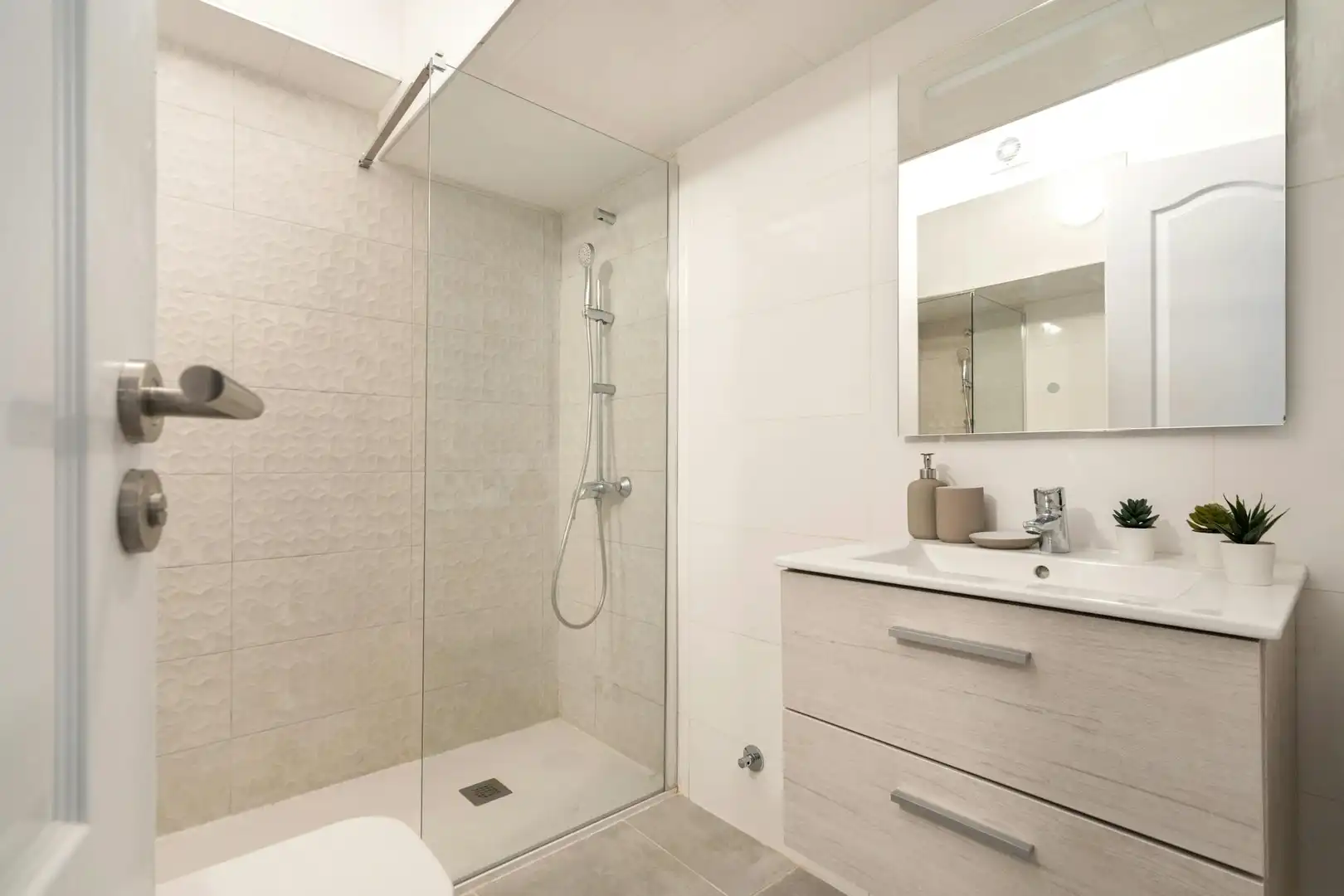 Bathroom of Flat for rent in Madrid  with Air Conditioner, Heating and Furnished