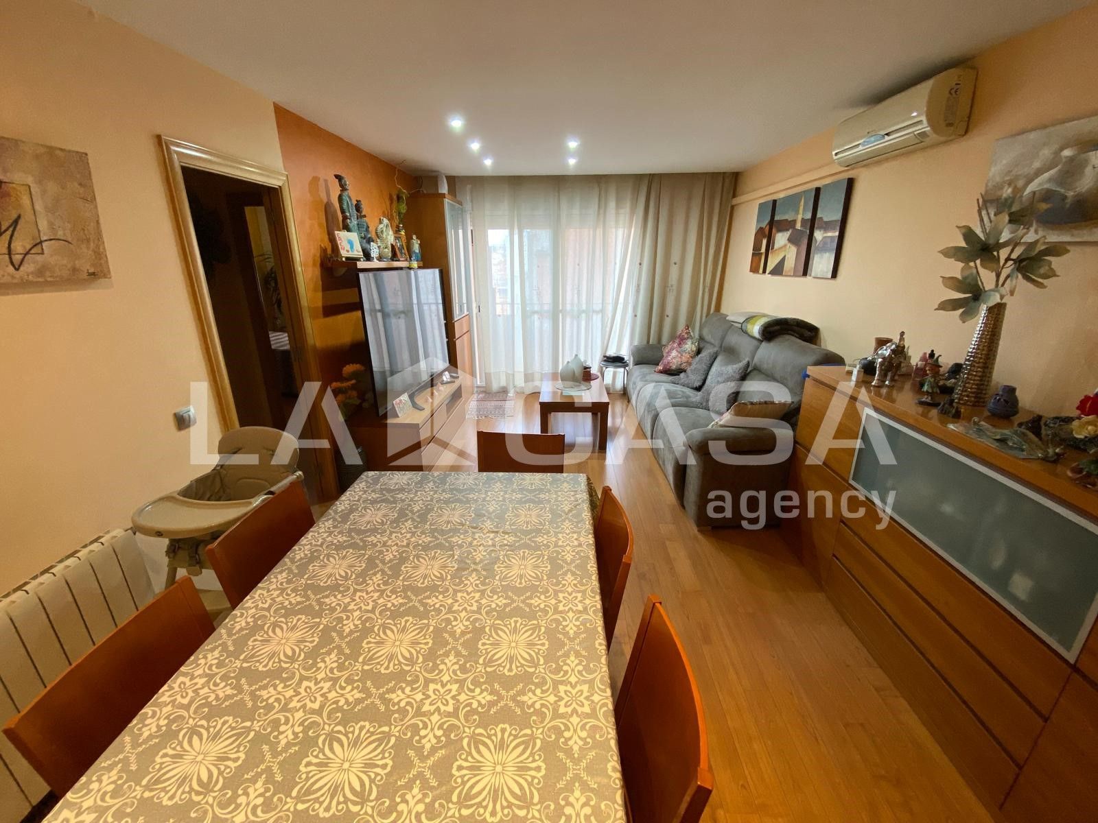 Living room of Flat for sale in Santa Coloma de Gramenet  with Heating and Balcony