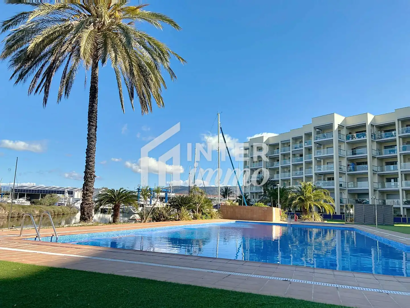 Apartment with pool for sale in Av. del Pastor 1
