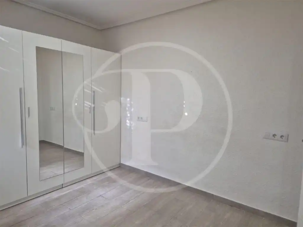 Dormitori de Apartament en venda en Aldaia amb Terrassa i Balcó