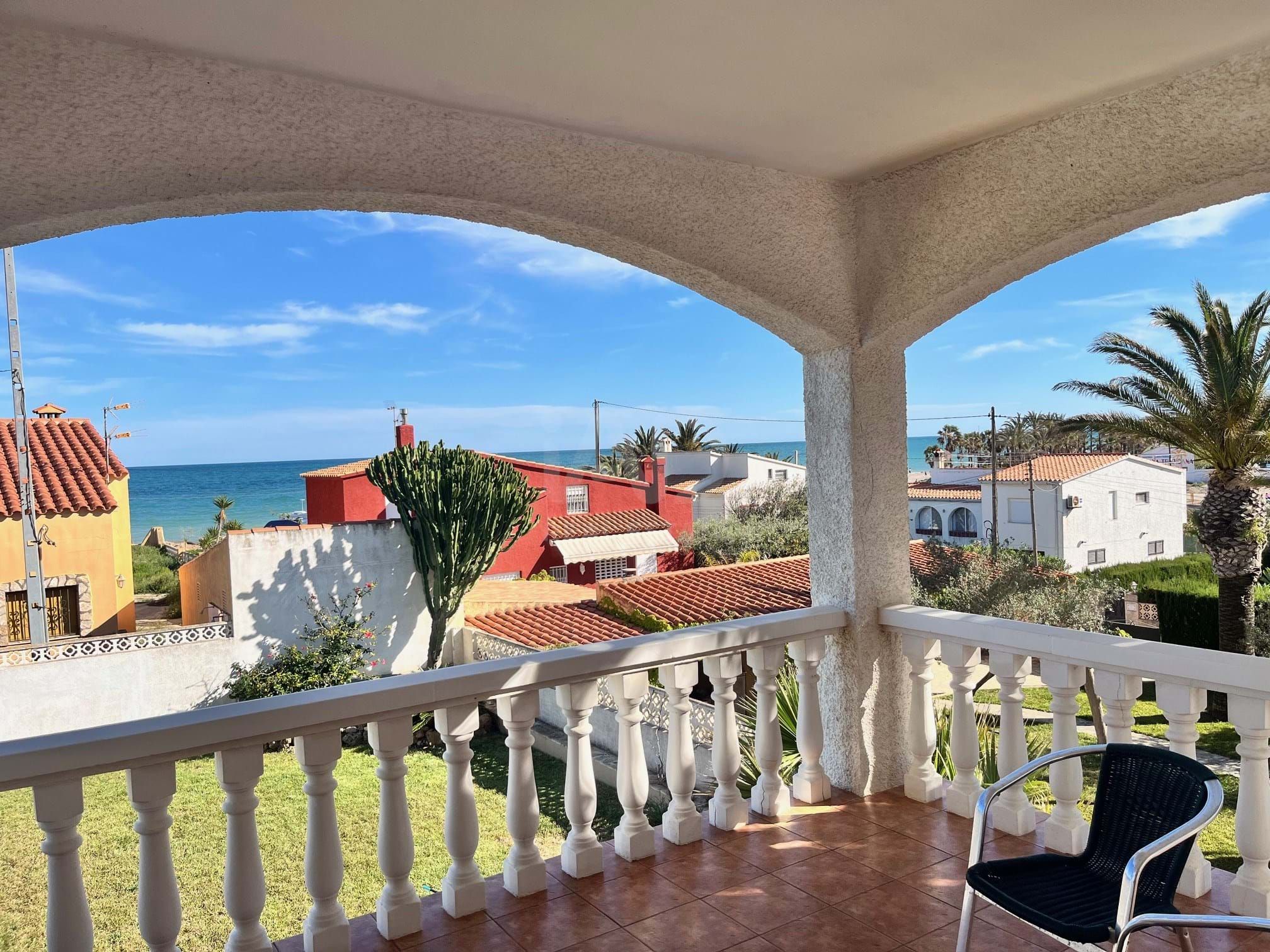 Vista exterior de Casa o xalet en venda en Alcalà de Xivert amb Calefacció i Terrassa
