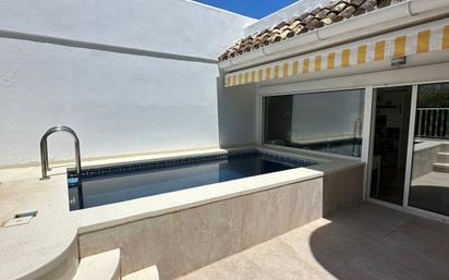 Swimming pool of House or chalet for sale in Benalmádena  with Air Conditioner, Heating and Terrace