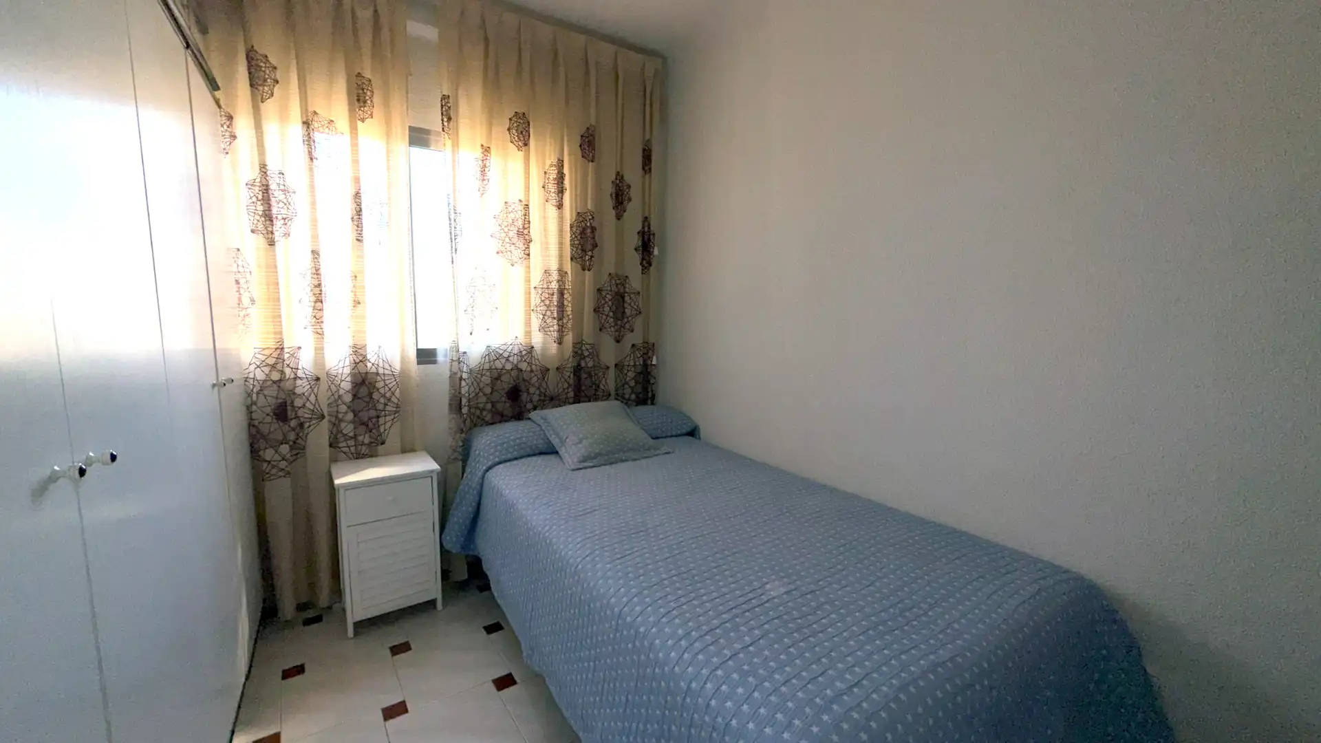 Habitación de Piso en venta en Aldea del Fresno con Aire acondicionado, Terraza y Amueblado