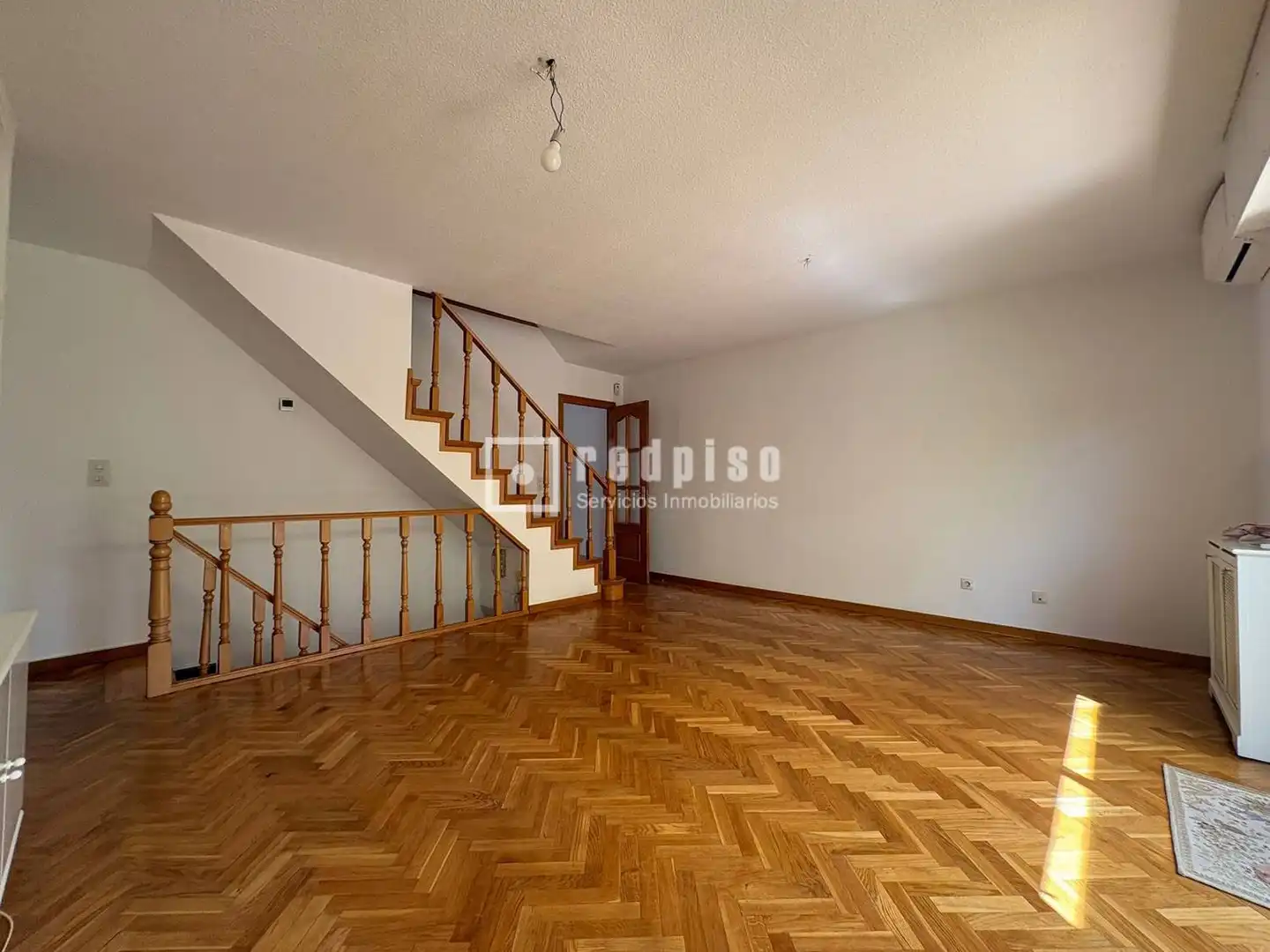 Living room of Houses for sale in Tres Cantos  with Air Conditioner, Heating and Parquet flooring