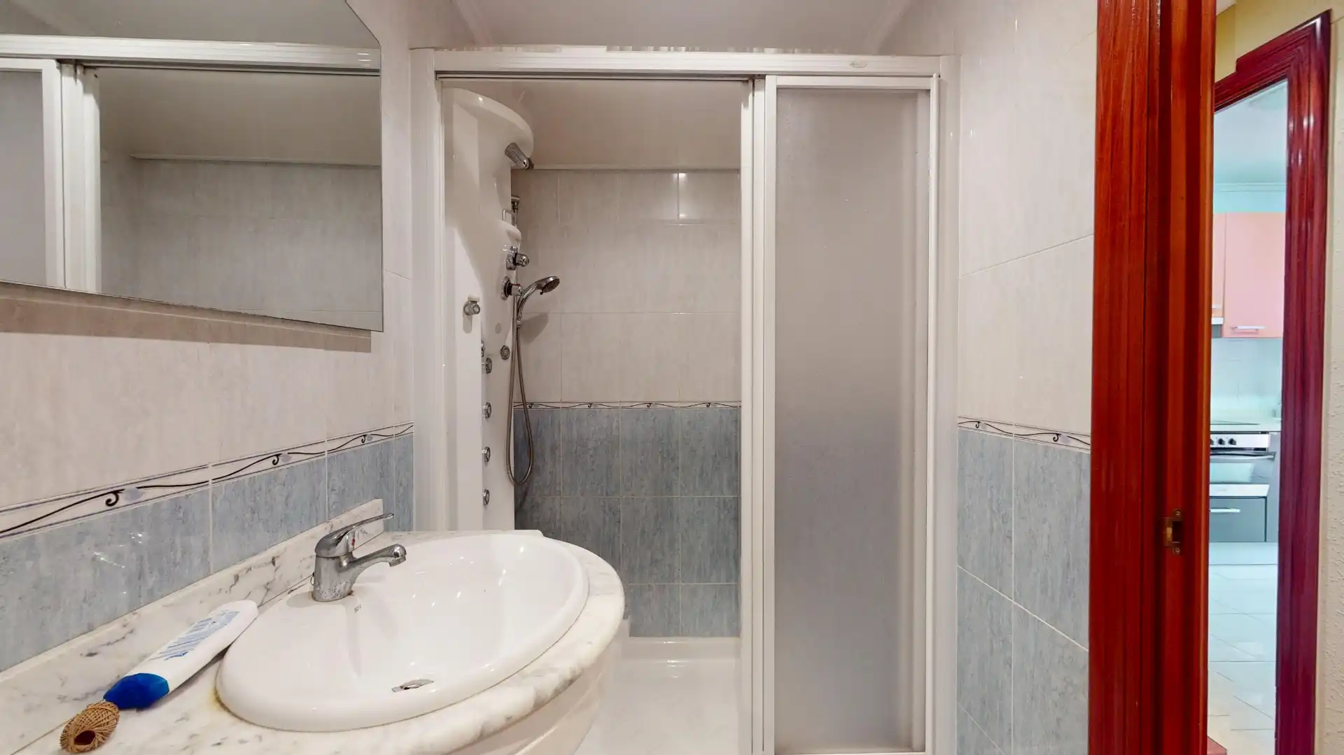 Bathroom of Flat for sale in Bilbao   with Terrace and Furnished