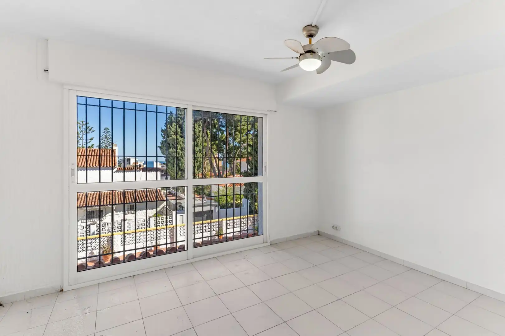 Bedroom of Houses for sale in Benalmádena  with Air Conditioner, Private garden and Swimming Pool