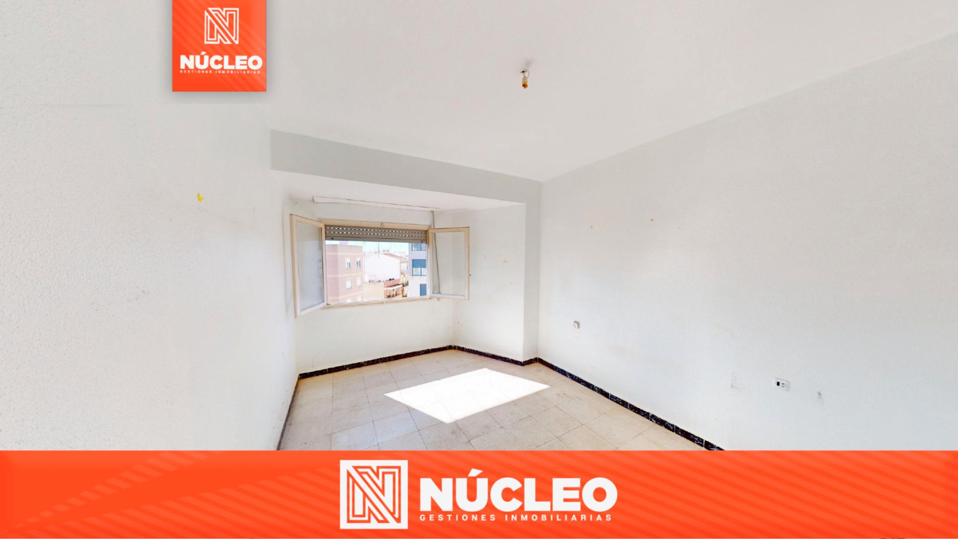 Habitación de Piso en venta en Elche / Elx con Terraza y Balcón