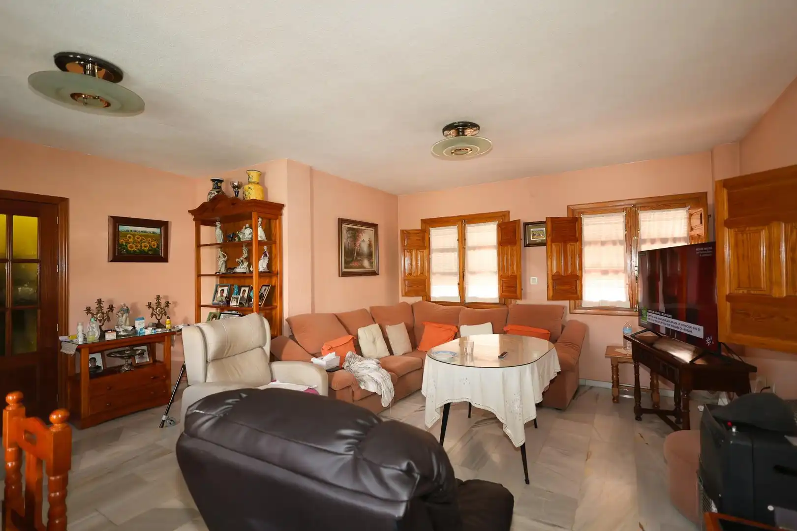 Sala d'estar de Casa o xalet en venda en Las Gabias amb Aire condicionat, Piscina i Balcó