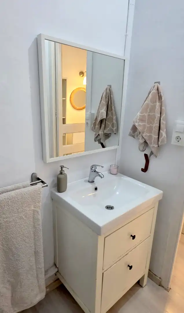 Baño de Piso de alquiler en Barcelona con Parquet, Amueblado y Lavadora