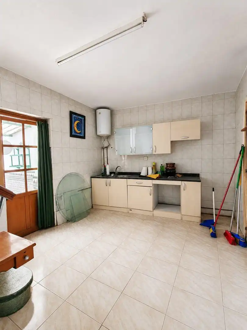 Cuina de Casa o xalet en venda en Cúllar Vega amb Jardí privat, Terrassa i Traster